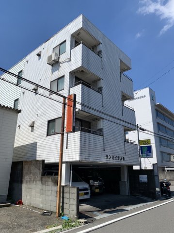 建物外観　現況が相違する場合は現況を優先致します。