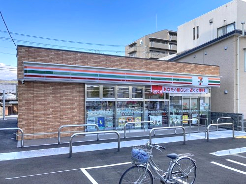 コンビニ　セブンイレブン高知上町3丁目店（コンビニ）まで423m