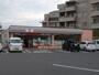 コンビニ　セブンイレブン狛江駅南店（コンビニ）まで712m