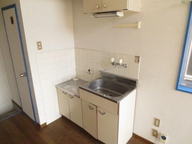 キッチン　収納が流し下だけでなく上にも有り