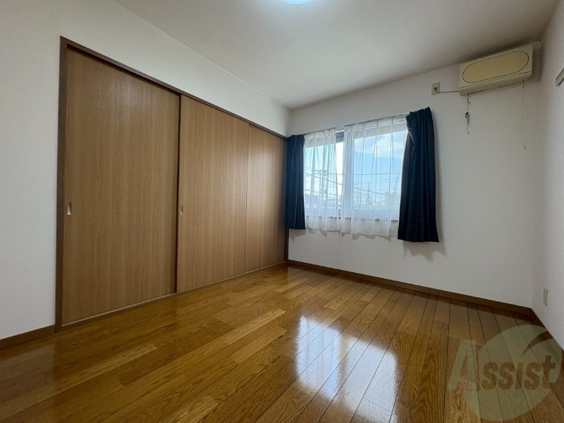 その他部屋・スペース　こちらのお部屋は光が差し込む、温かみのあるお部屋です。