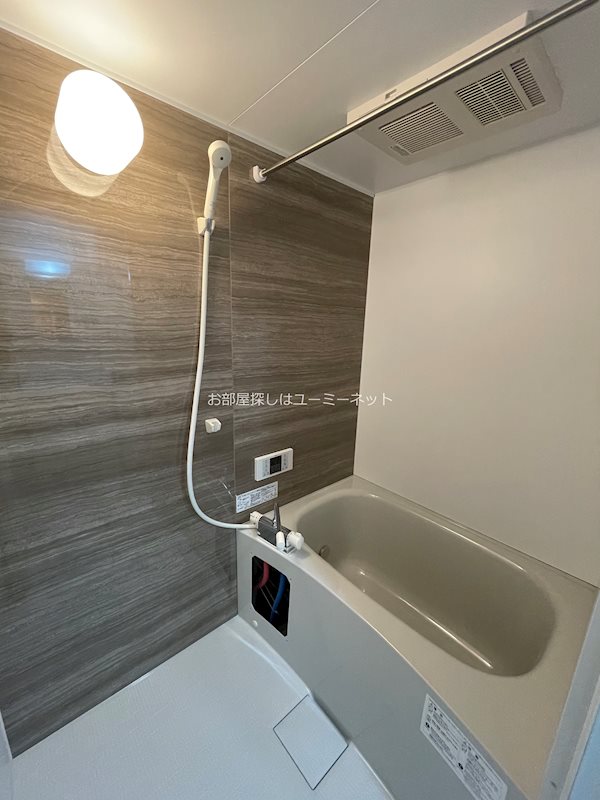 バス・シャワールーム　※写真は反転タイプです。