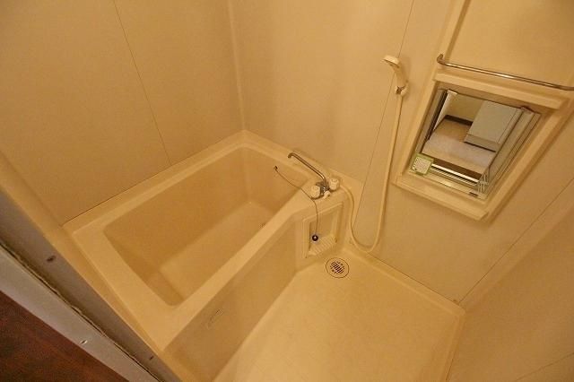 バス・シャワールーム　☆広々としたお風呂です☆