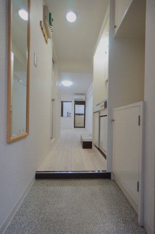 玄関　同物件別部屋画像