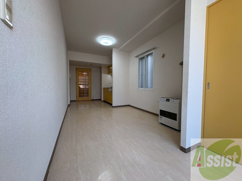 その他部屋・スペース　寝室はこちらです。光が差し込む、温かみのあるお部屋です。