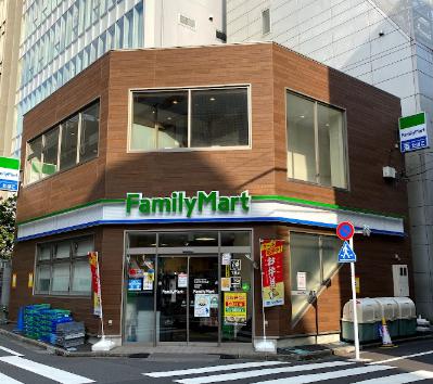 コンビニ　ファミリーマート渋谷二丁目中央店（コンビニ）まで96m