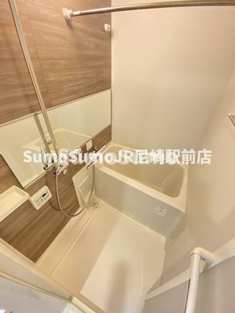 バス・シャワールーム　コンパクトで使いやすいお風呂です