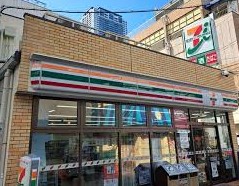 コンビニ　セブンイレブン梅田店（コンビニ）まで126m