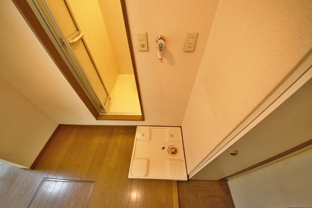 その他設備　★玄関右に洗濯機置き場があります★
