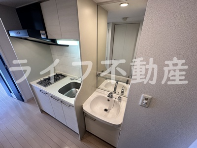 洗面設備　朝の支度にも助かる、独立の洗髪洗面化粧台