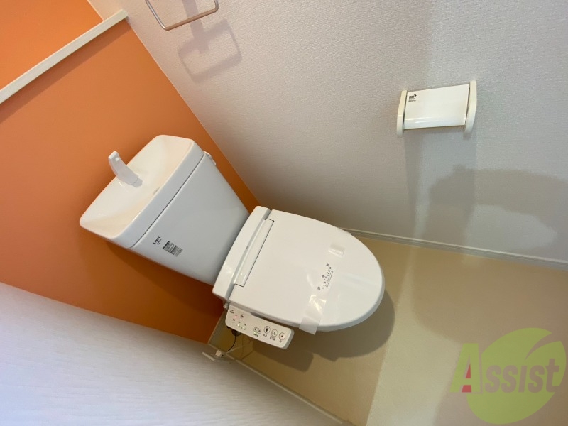 トイレ　トイレは温水洗浄便座で、とても快適にご利用できます。