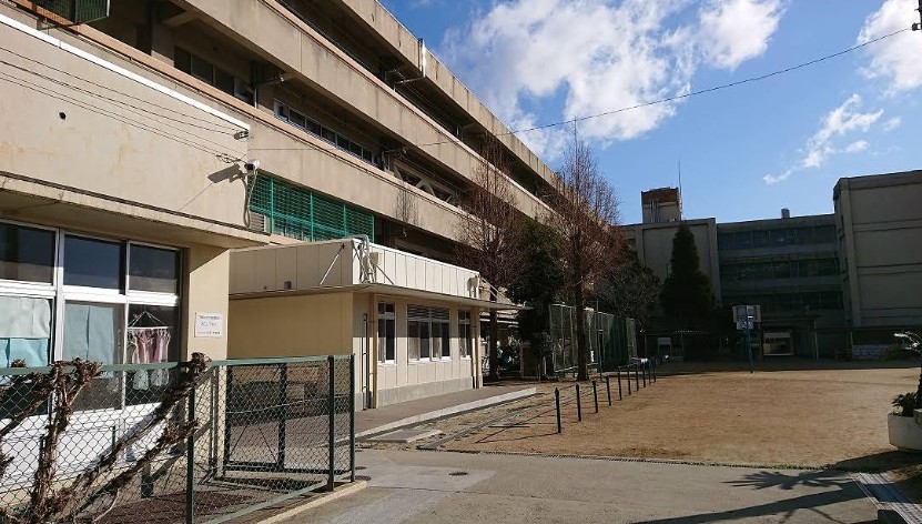 小学校　吹田市立吹田南小学校（小学校）まで207m