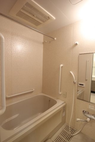 バス・シャワールーム　写真は同タイプ住居です。