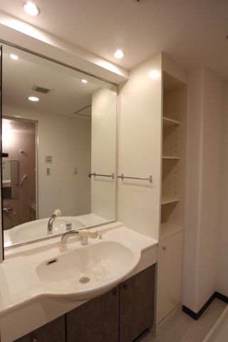 洗面設備　写真は同タイプ住居です。