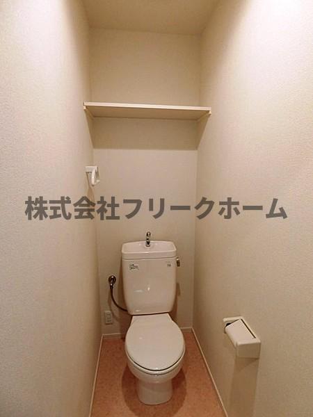 トイレ　別号室参考写真になります。