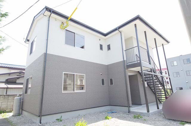 建物外観　現在駐車場は舗装済