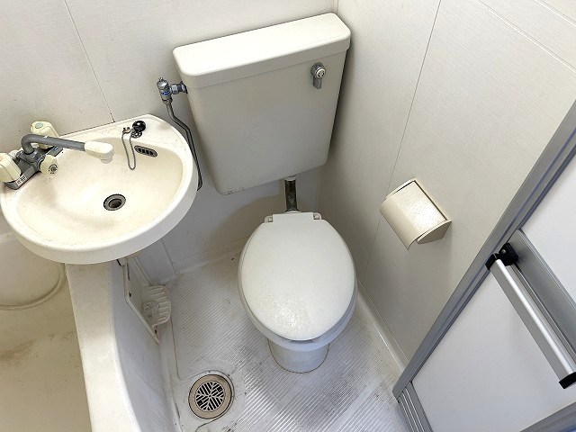 トイレ　清掃前。