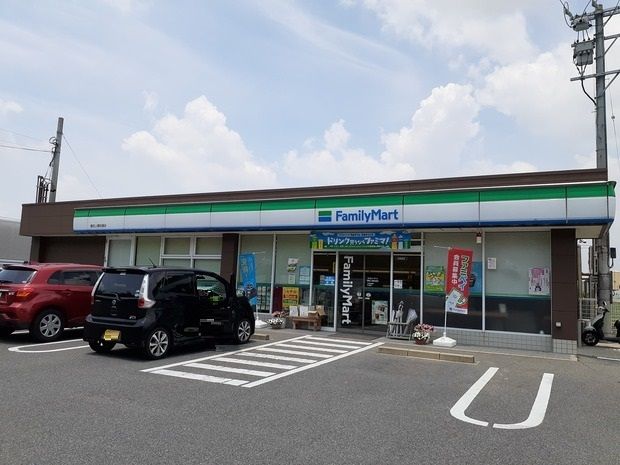 コンビニ　ファミリーマート（コンビニ）まで450m