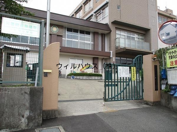 小学校　和泉市立北松尾小学校（小学校）まで572m