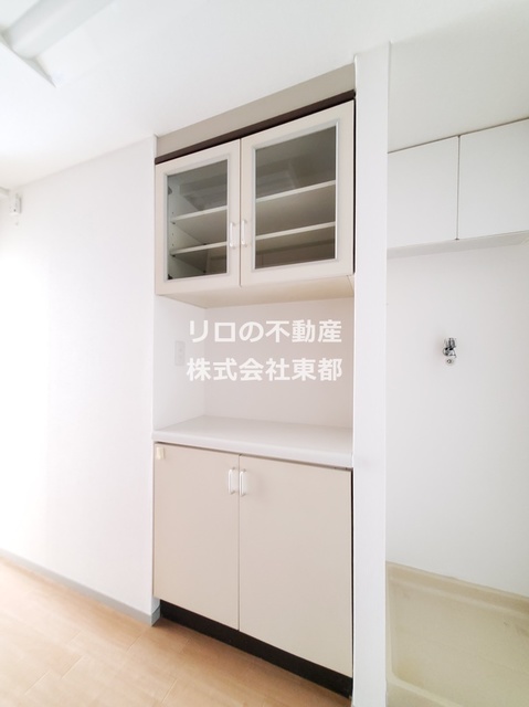 その他　うれしい食器棚が付いてます♪
