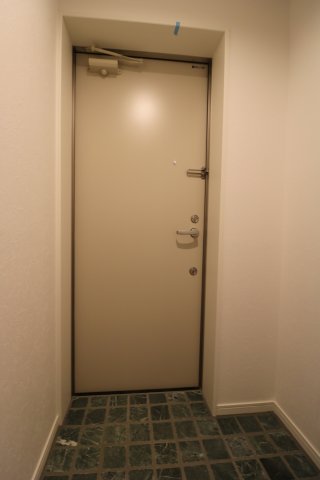 玄関　※同間取り別部屋参考写真となります