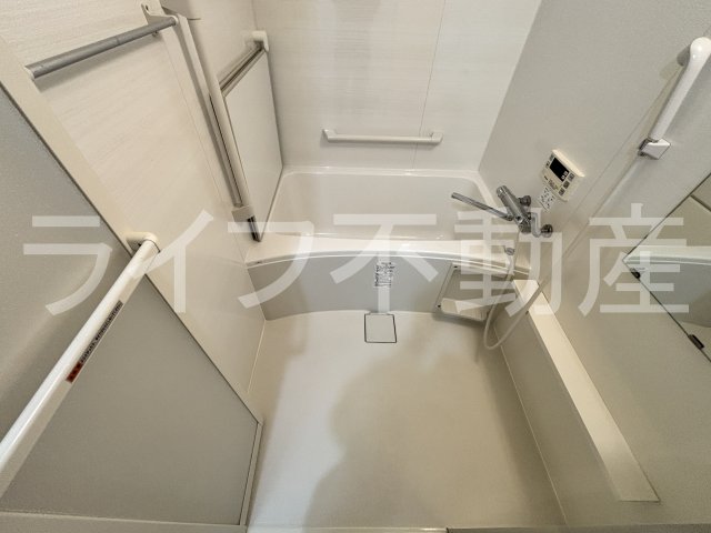 バス・シャワールーム　落ち着いた空間のお風呂です