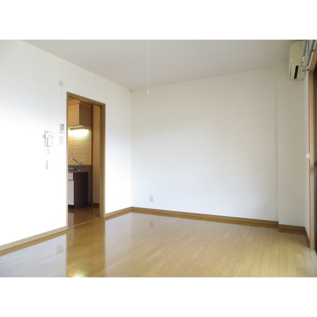 居室・リビング　※入居中のため、前回募集時の写真です。