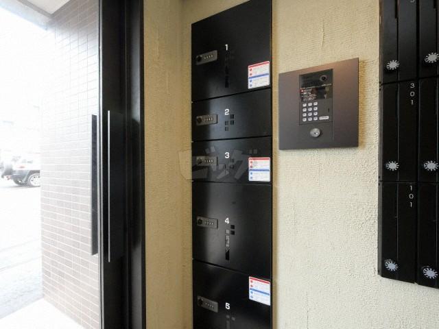 その他共有部分　不在時でも配達物の受け取りが可能な宅配ボックス付きです♪