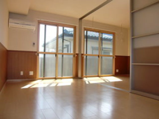 居室・リビング　参考写真（同建物別部屋のものです）