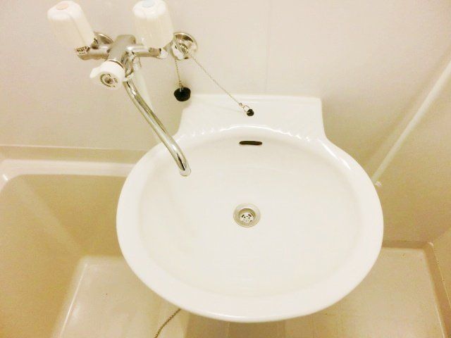 洗面設備　バスルームに洗面台があります。うｙ