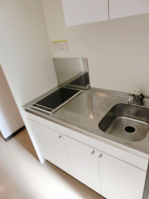 キッチン　お掃除の楽なシステムキッチン。