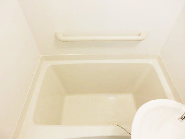 バス・シャワールーム　疲れをいやすのには湯船につかりたいですね。