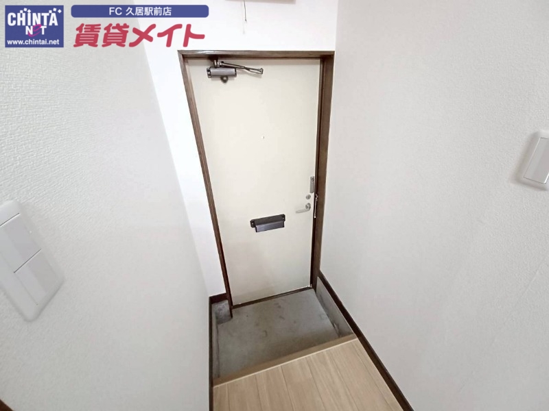 玄関　同物件別室写真