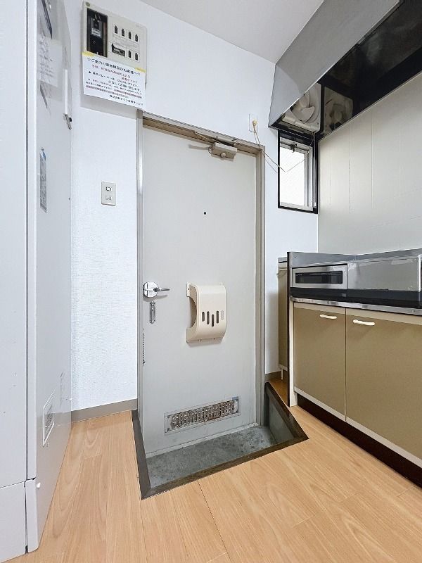 玄関　参考写真（同物件別部屋）