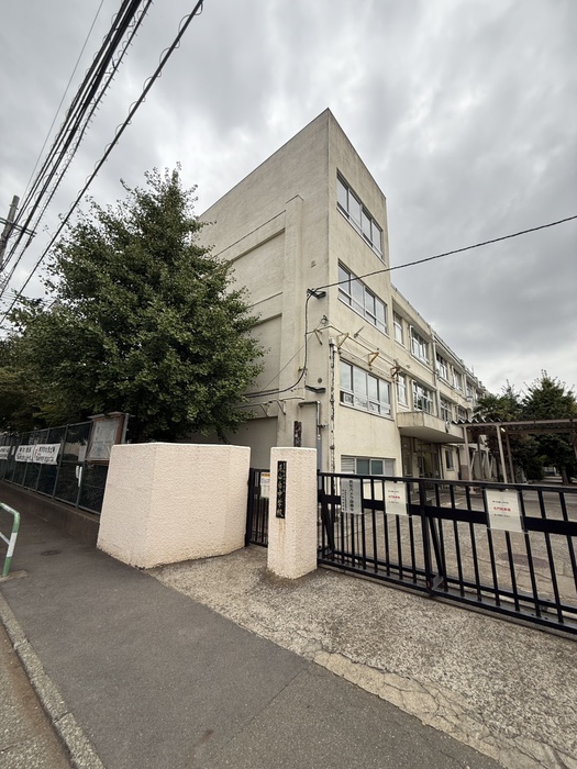 中学校　世田谷区立尾山台中学校（中学校）まで220m