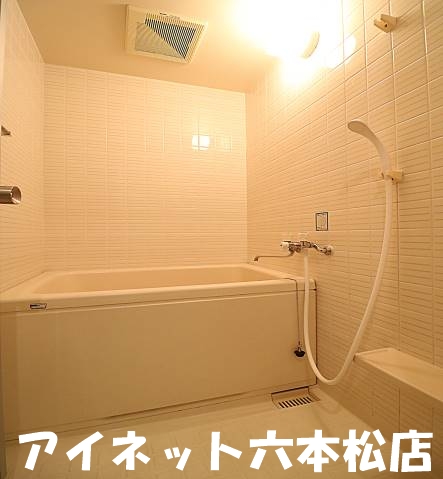 バス・シャワールーム　一日の疲れを癒しましょう。