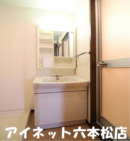 洗面設備　朝の支度にいかがでしょうか。