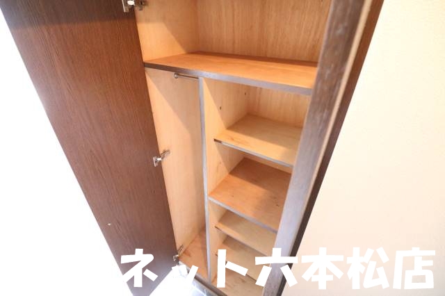 玄関　玄関収納もございます。