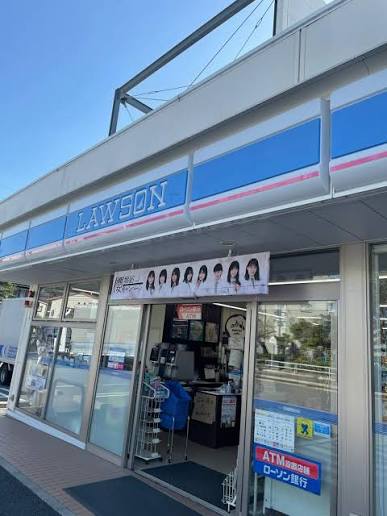 コンビニ　ローソン 緑区鳴海町店（コンビニ）まで493m