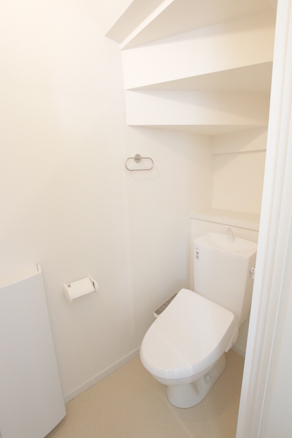 トイレ　温水洗浄便座付きのトイレです♪