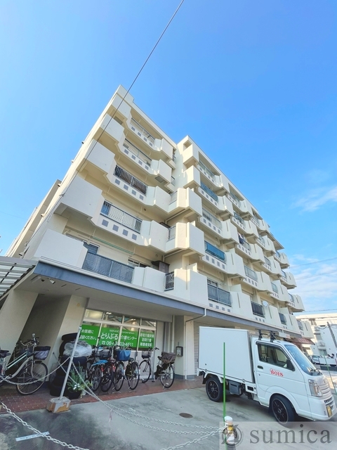 建物外観　鉄筋コンクリート造のガッチリした建物です♪♪