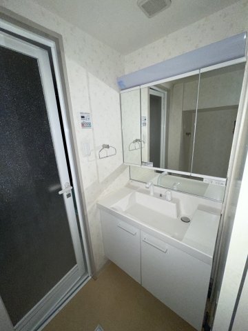 洗面設備　※写真は205号室です ※相違する場合は現況を優先いたします