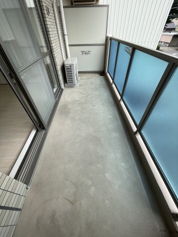バルコニー　※写真は205号室です ※相違する場合は現況を優先いたします