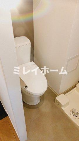 トイレ　同建物内、別のお部屋の参考写真になります。