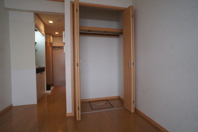 収納　パイプハンガーがあると、畳まず衣類を掛けれて便利ですね♪