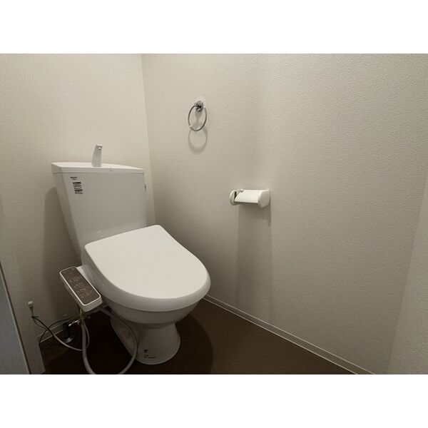 トイレ　清潔感のあるトイレです