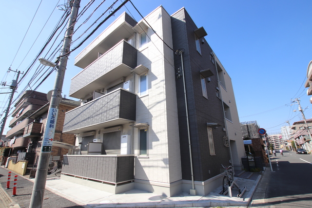 建物外観　軽量鉄骨３階建てアパート