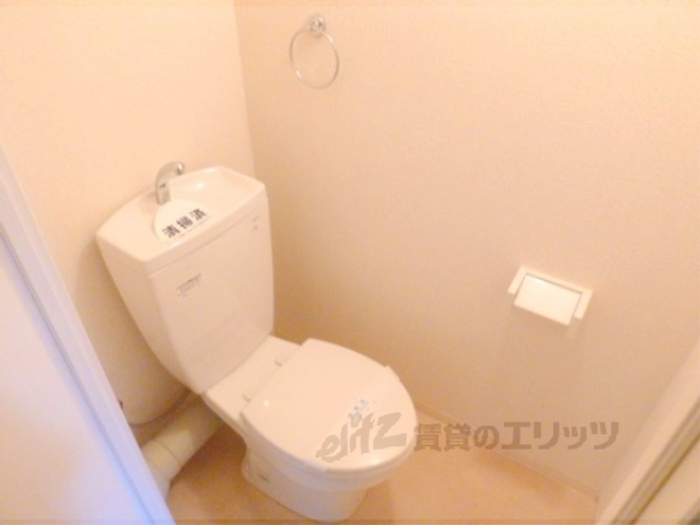 トイレ　清潔感あふれるトイレです