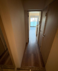 玄関　※別部屋の参考写真です。