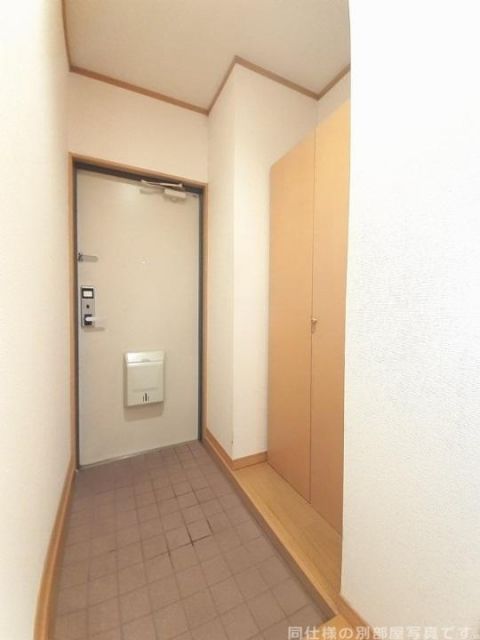 東武桐生線 藪塚駅 徒歩62分 3階建 築22年の玄関写真